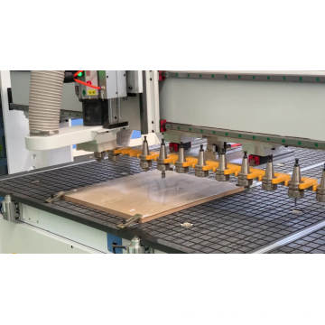 1325 Automatischer Werkzeugwechsler 3D Holzschnitzerei CNC-Fräsmaschine mit Italien HSD ATC-Spindel